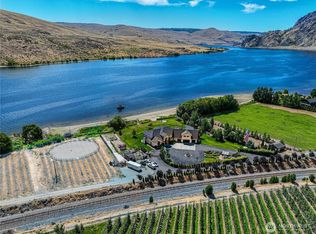 16 Beach Villa Ln, Pateros, WA 98846