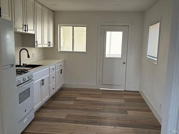 4th image of 313 RONEY Avenue