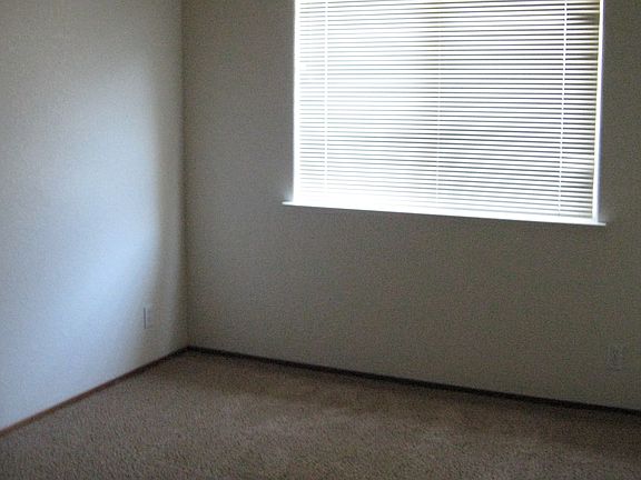 2nd image of 450 B St APT B