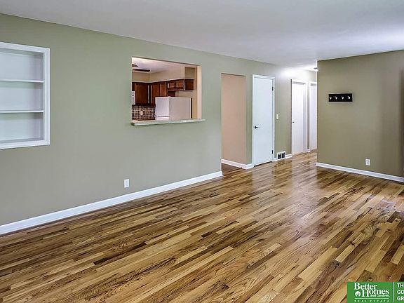 5th image of 5425 S 114th St