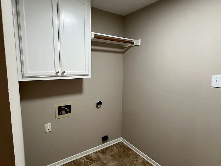 109 E Chapman Rd — Photo 9