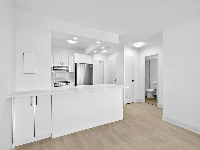 225 Davisville Ave — Photo 23