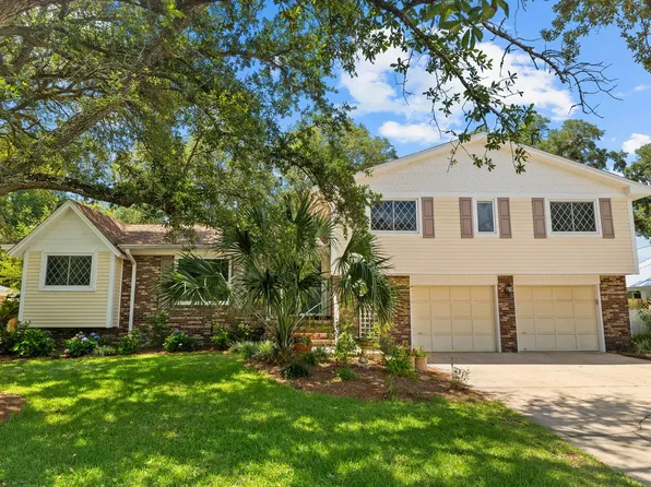 234 Yacht Club Dr NE, Fort Walton Beach, FL 32548