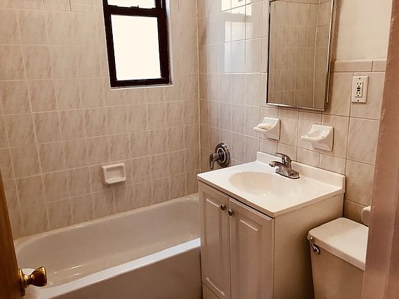 5th image of 2570 42nd St APT 2F