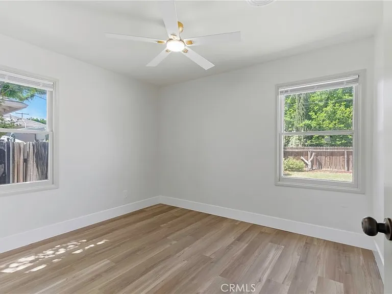 2715 Cedar St — Photo 32
