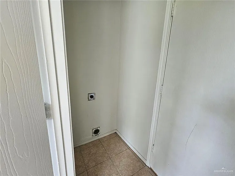 2612 Garnet Dr — Photo 11