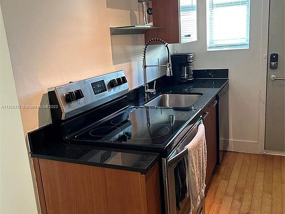 4th image of 1045 Lenox Ave APT 11