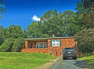 36 Canterbury Rd, Asheville, NC 28805