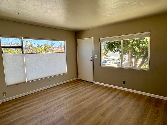 4th image of 1570 Hornblend St