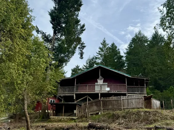 45 Oak St, Miranda, CA 95553