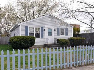 15 Taylor Dr, Rumford, RI 02916