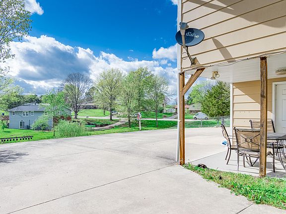 4th image of 122 Valley View Dr