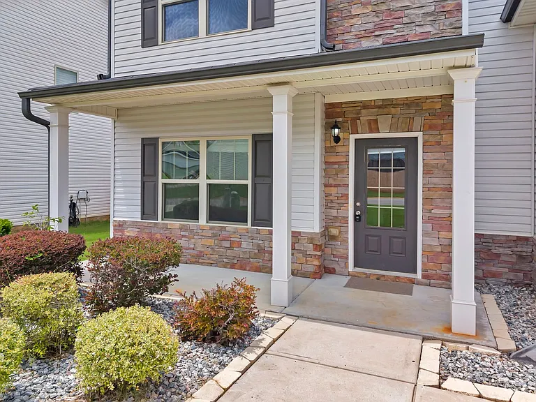 139 Stoney Creek Dr — Photo 3