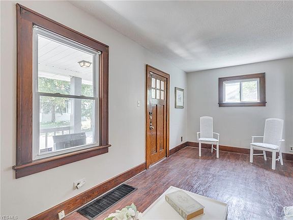 3rd image of 1260 Dietz Ave