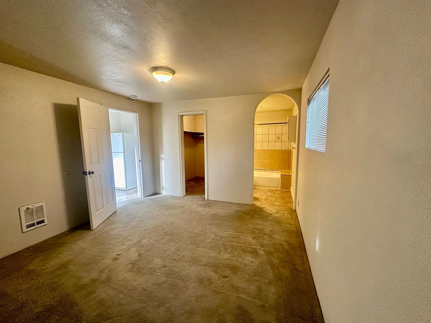 3-Bedroom Home With Fenced Yard, Ensuite Primary Bedroom & Rv Parking — Photo 3