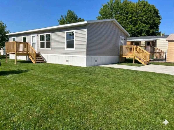 702 2nd St NW #41, Dyersville, IA 52040