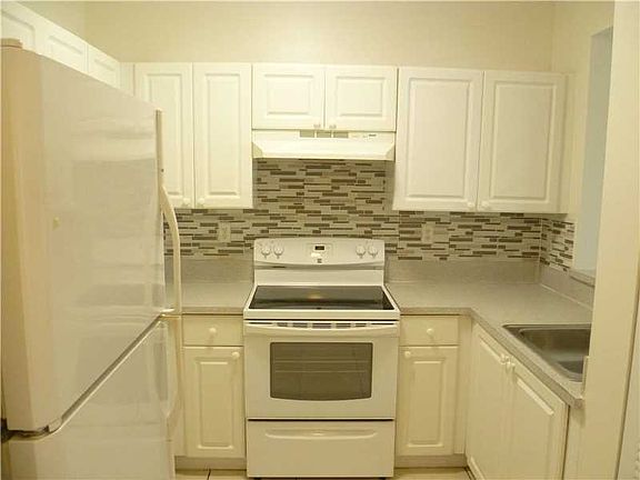 2nd image of 1300 NE 109th St APT 303