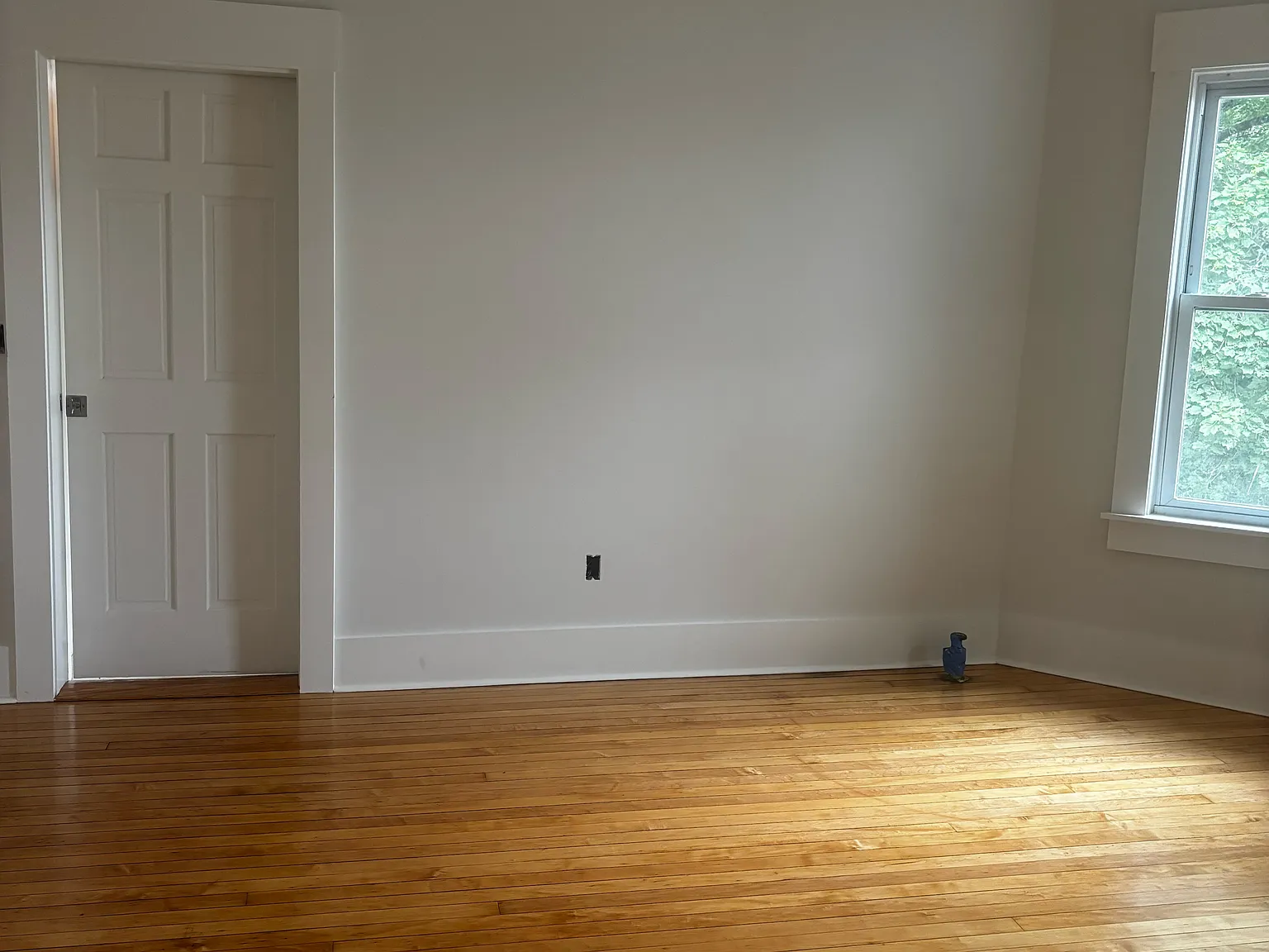 3 bed, 1.0 bath, 1500 sqft, $2,400 — Photo 4