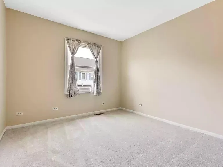 2663 College Hill Cir — Photo 12