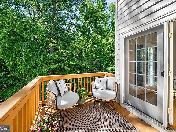 2nd image of 135 Wootton Oaks Ct