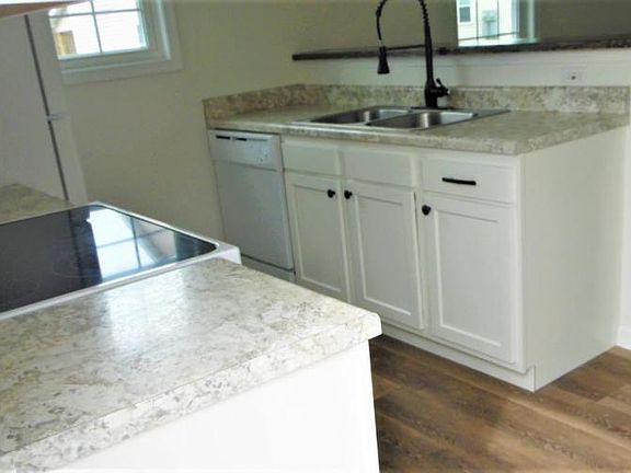 4th image of 208 W 29th St