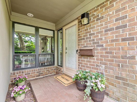3rd image of 225 Hamlet Drive
