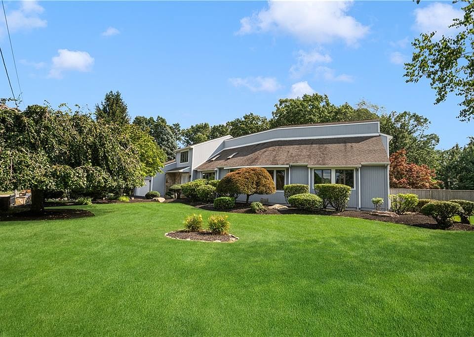 1st image of 30 Dutchess Dr