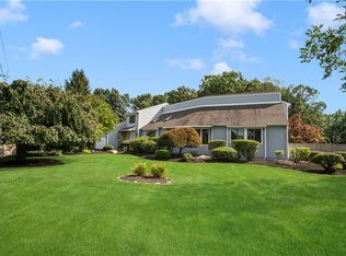 30 Dutchess Dr, Cranston, RI 02921