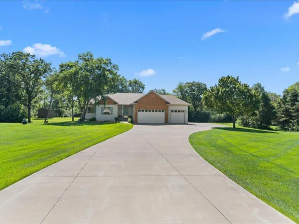 1195 64th St, Hudson, WI 54016