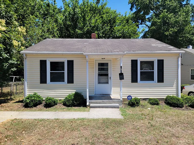 712 W Terrell St — Photo 1