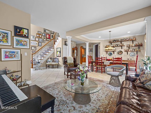 5th image of 23 W Parsonage Way