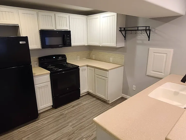 1182 E Searle Ln — Photo 5