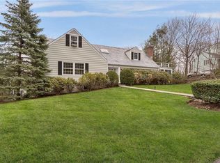 1 Beresford Ln, Larchmont, NY 10538