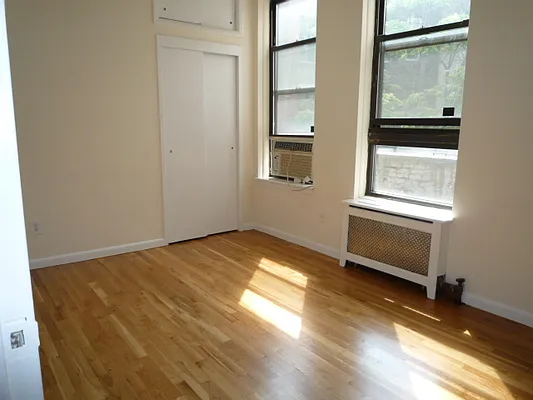 Rented by New Yorker Realty | media 15