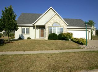 633 Hickory Hollow Rd, Waterford, WI 53185