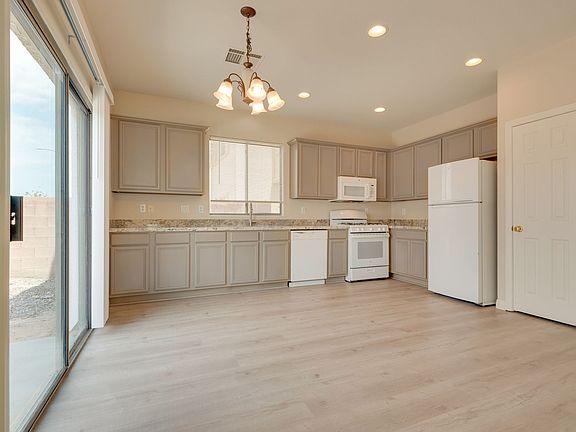 4th image of 3529 Quiet Pueblo St