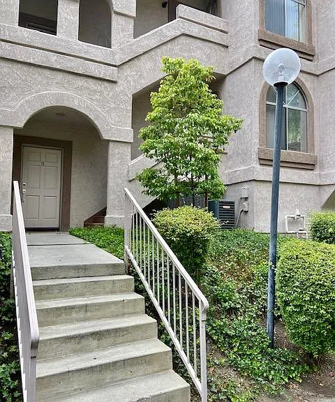 7130 Woodlake Ave #G — Photo 1