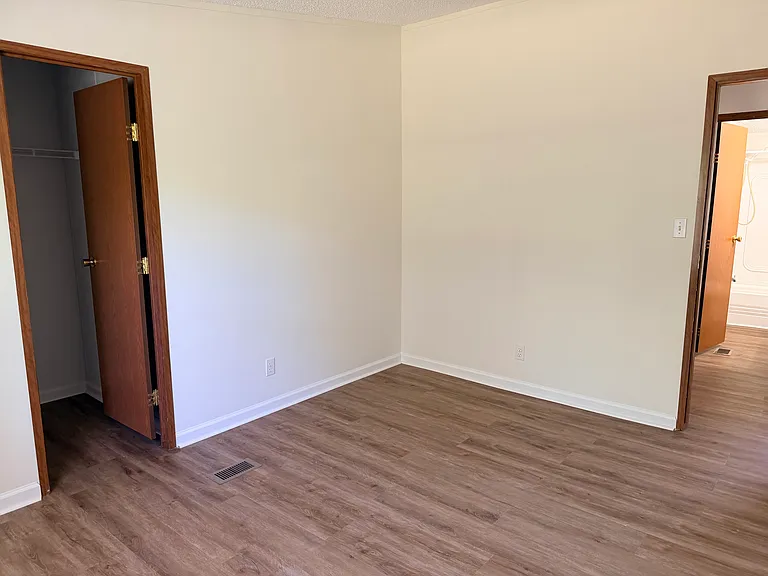 410 Thornburg Rd — Photo 11