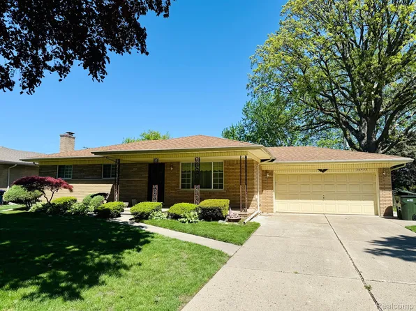 36432 Summerset St, Sterling Heights, MI 48312