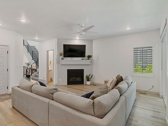 4th image of 10039 N Dahlia Ln #32