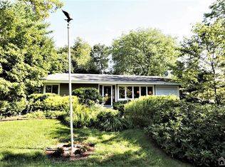 36 Hastings Rd, Kendall Park, NJ 08824