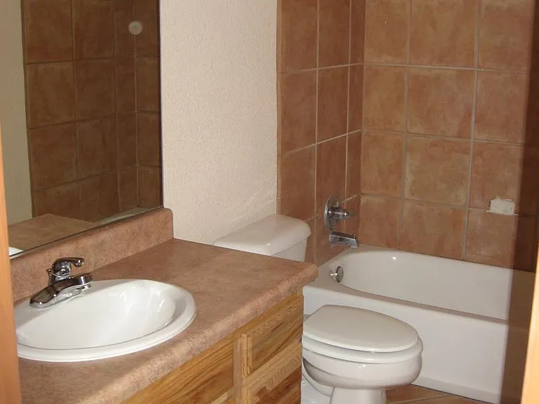 Saturn Cir — Photo 11
