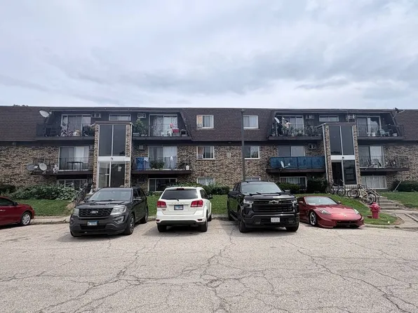 2460 Leslie Ln, Hanover Park, IL 60133