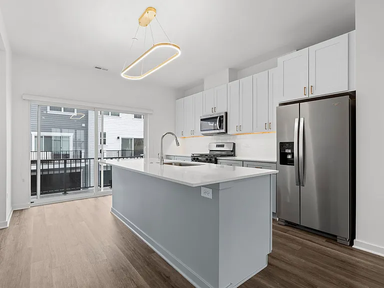 103 Crystal Lake Ave #D — Photo 2