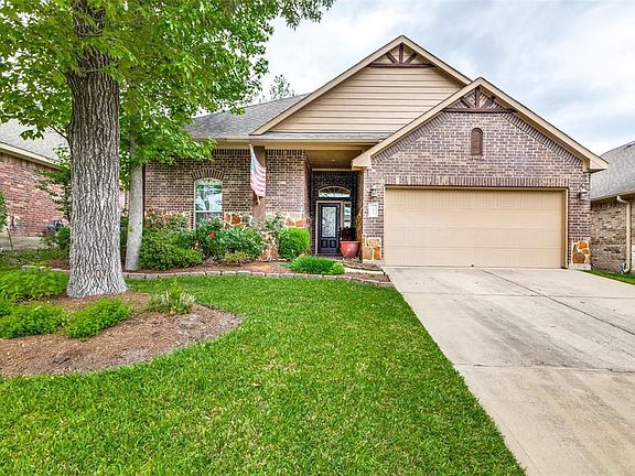 3rd image of 131 Clearmont Pl