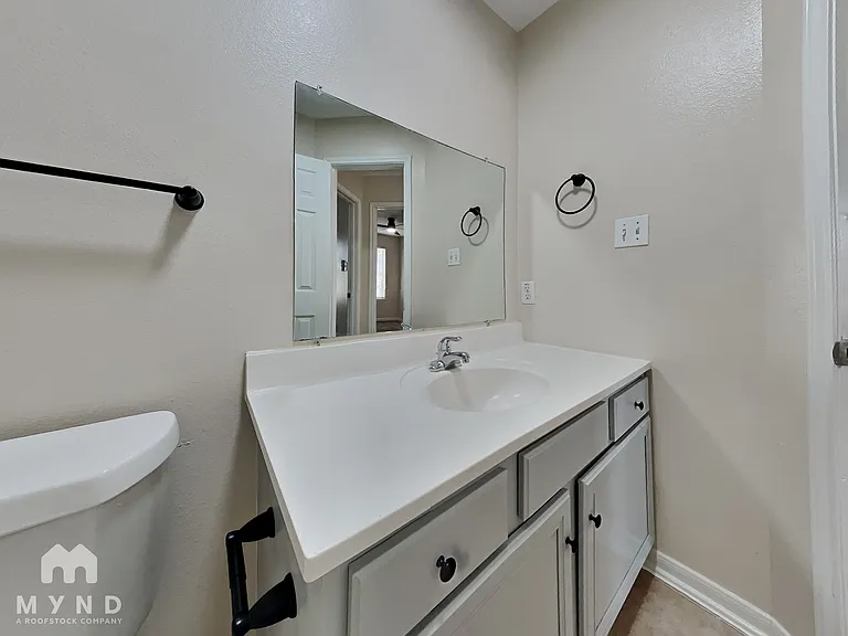 6128 Sidney St #B — Photo 14