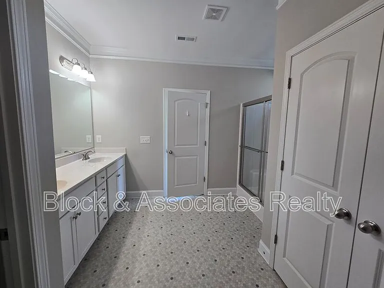 5553 Marblehead Dr — Photo 9