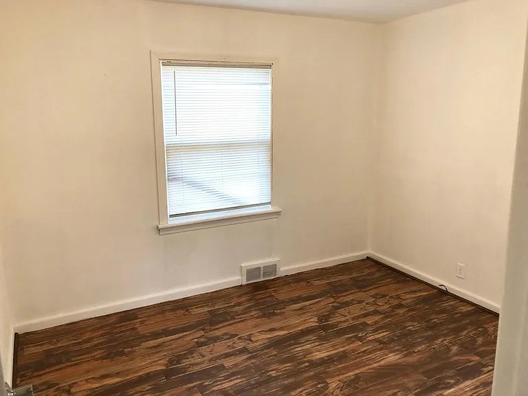 3153 W Mott Ave — Photo 5