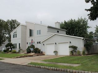 19 Cleveland Ave, Monroe Township, NJ 08831