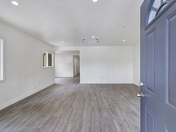 5th image of 22842 Myrtle St